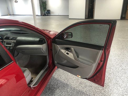 Used 2009 Toyota Camry SE FWD image 18