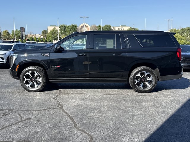 Used 2025 GMC Yukon XL AT4 w/ AT4 Premium Plus Package AWD/4WD image 9