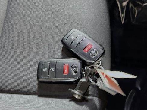 Used 2025 Toyota Tacoma SR5 image 36