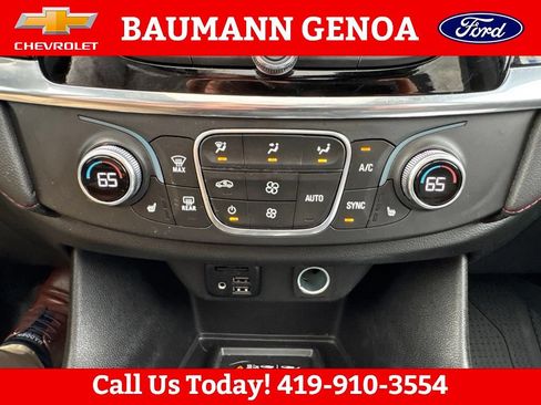 Used 2023 Chevrolet Traverse RS AWD/4WD image 31