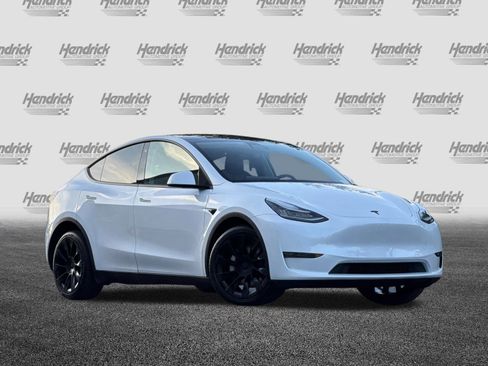 Used 2020 Tesla Model Y Long Range image 2