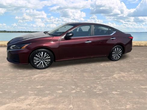 Used 2025 Nissan Altima 2.5 SV FWD image 9