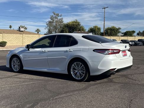 Used 2019 Toyota Camry XLE image 3