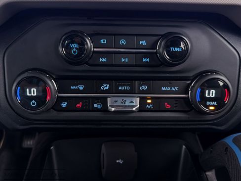 Used 2024 Ford Bronco Wildtrak image 19