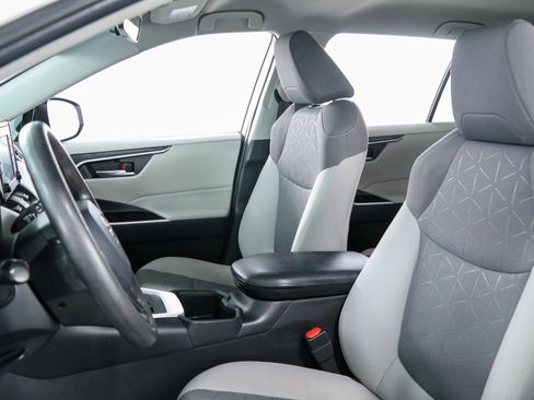 Used 2022 Toyota RAV4 XLE FWD image 23