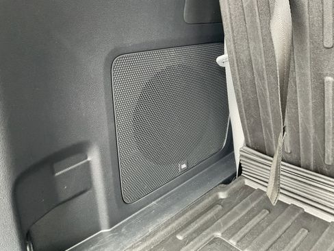 Used 2024 Toyota Highlander Limited image 12