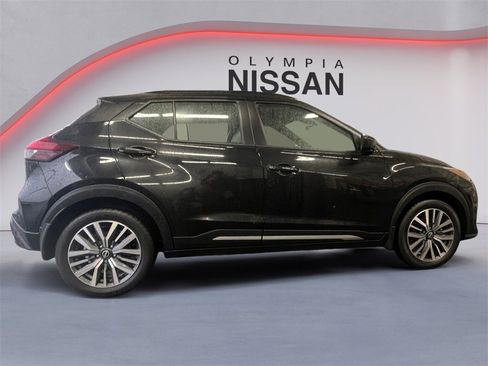 Used 2023 Nissan Kicks SR w/ SR Premium Package image 6