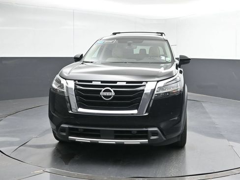 Used 2024 Nissan Pathfinder SL FWD image 8