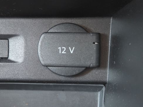 Used 2018 Volkswagen Tiguan SEL AWD/4WD image 6