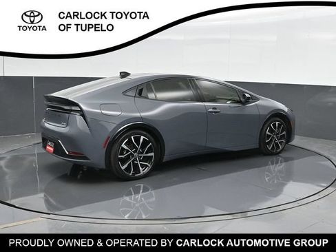 Used 2025 Toyota Prius Plug-In Hybrid FWD image 3