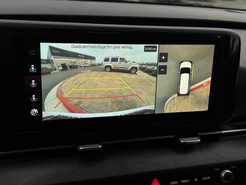 Used 2022 Kia Carnival SX image 17