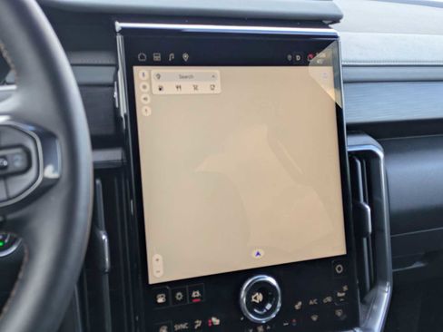 Used 2025 GMC Acadia AT4 w/ Luxury Package image 27