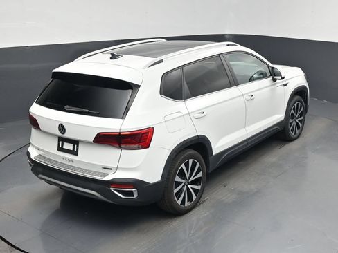 Used 2022 Volkswagen Taos SE FWD image 24