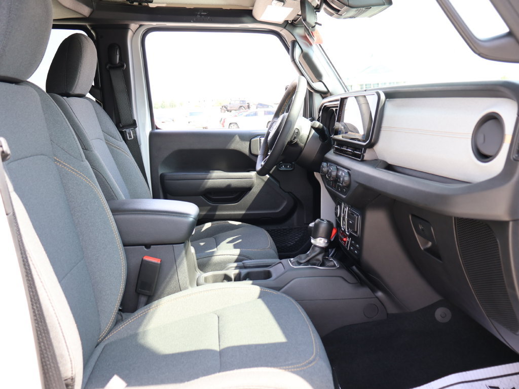 Used 2024 Jeep Wrangler Unlimited AWD/4WD image 8