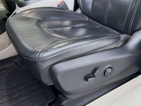 Used 2022 Chrysler Pacifica Touring-L FWD image 22
