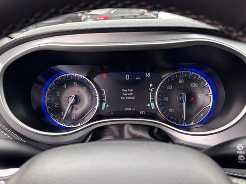 Used 2024 Chrysler Pacifica Touring FWD image 26