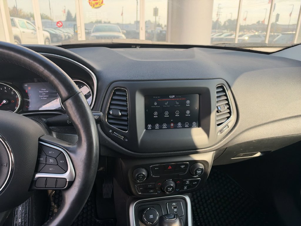 Used 2021 Jeep Compass Latitude w/ Convenience Group AWD/4WD image 13