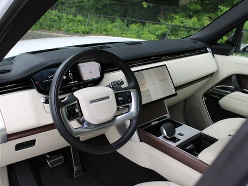 Used 2025 Land Rover Range Rover SE AWD/4WD image 7