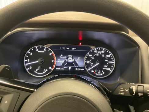 Used 2023 Nissan Rogue SV AWD/4WD image 2