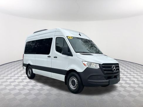 Used 2024 Mercedes-Benz Sprinter 2500 image 4