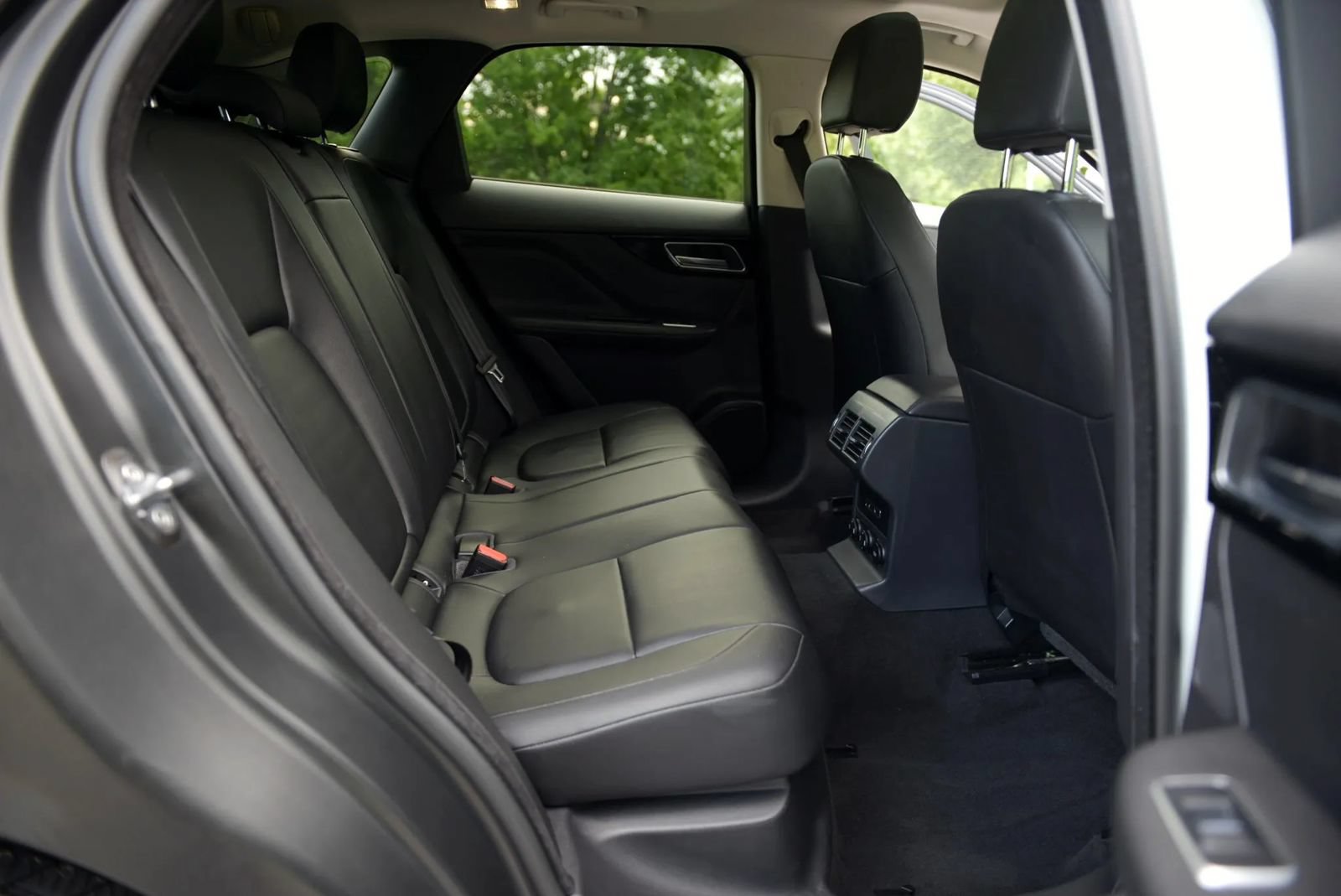 Used 2018 Jaguar F-PACE Premium AWD/4WD image 56