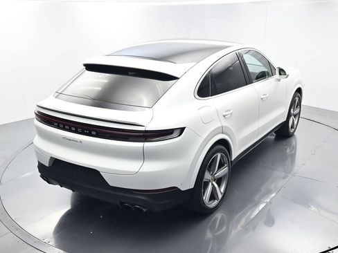 Certified 2024 Porsche Cayenne S AWD/4WD image 37