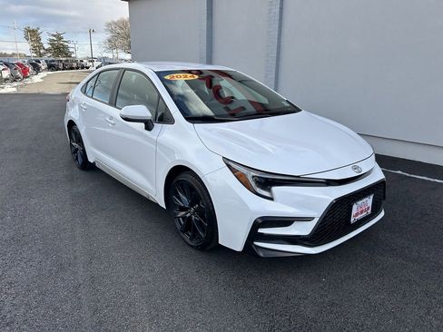 Used 2024 Toyota Corolla SE image 4