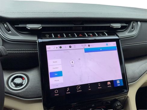 Used 2024 Jeep Grand Cherokee L Limited w/ Black Appearance Package image 27