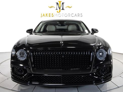 Used 2023 Bentley Flying Spur Azure image 17