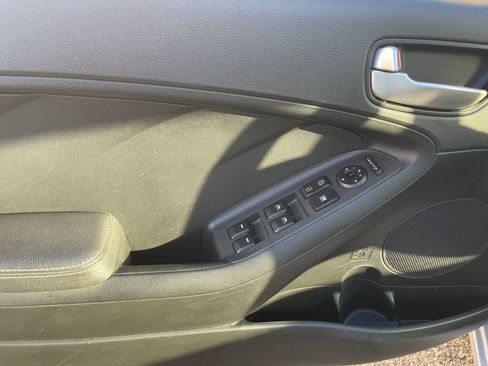 Used 2017 Kia Forte LX w/ Option Group 020 FWD image 7
