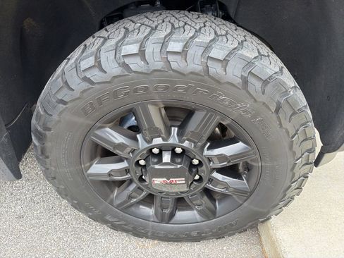 Used 2024 GMC Sierra 2500 AT4 w/ AT4 Premium Plus Package AWD/4WD image 3