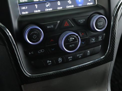 Used 2018 Jeep Grand Cherokee Altitude image 15