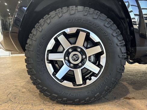 Certified 2024 Toyota 4Runner TRD Off-Road Premium w/ Moonroof Package AWD/4WD image 10