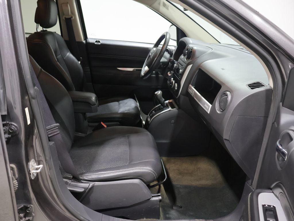 Used 2016 Jeep Compass Latitude AWD/4WD image 21