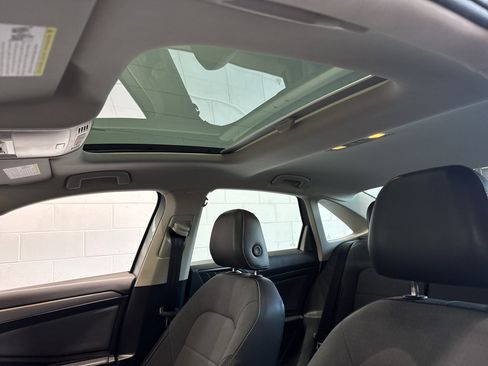 Used 2025 Volkswagen Jetta SE FWD image 32
