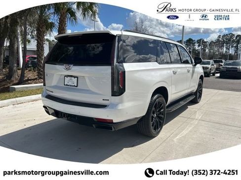 Used 2021 Cadillac Escalade ESV Sport Platinum image 4