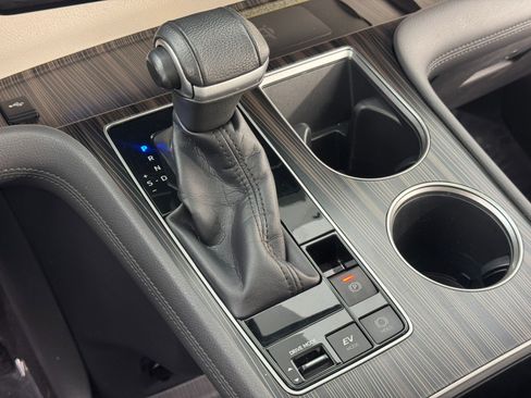 Used 2021 Toyota Sienna Limited image 31