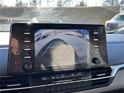 Used 2024 Toyota Sienna LE image 10