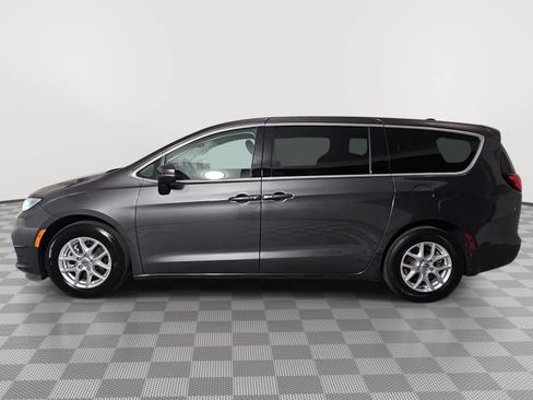 Used 2023 Chrysler Pacifica Touring-L FWD image 5
