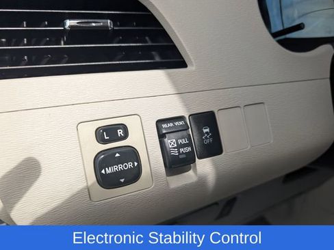 Used 2011 Toyota Sienna XLE w/ Entertainment Pkg FWD image 15