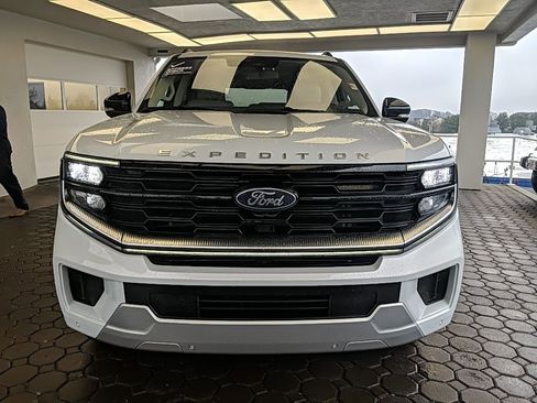 Used 2025 Ford Expedition Max Platinum image 2