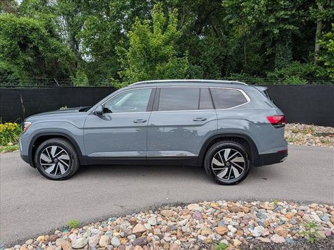 Certified 2025 Volkswagen Atlas SEL AWD/4WD image 2