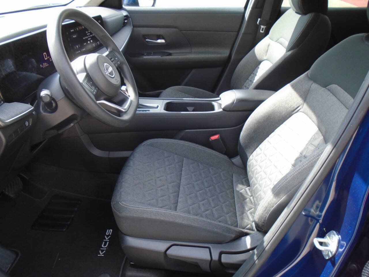 Used 2025 Nissan Kicks SV FWD image 9