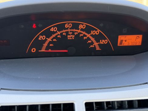 Used 2010 Toyota Yaris 4-Door Hatchback image 24