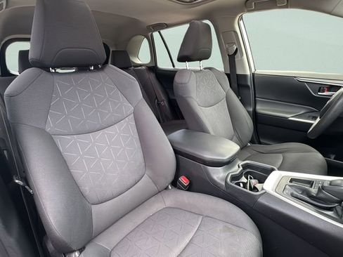 Used 2019 Toyota RAV4 XLE FWD image 19