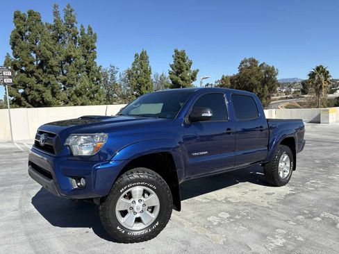 Used 2015 Toyota Tacoma PreRunner image 2