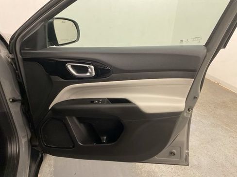 Used 2022 Jeep Compass Limited AWD/4WD image 25