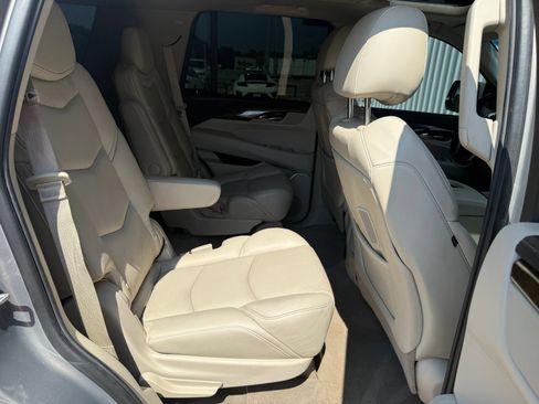 Used 2019 Cadillac Escalade Luxury AWD/4WD image 22