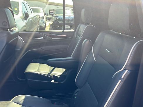 Used 2022 Cadillac Escalade ESV Premium Luxury w/ Performance Package AWD/4WD image 27