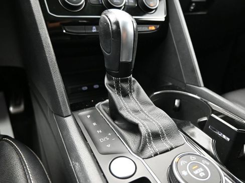 Used 2022 Volkswagen Atlas SEL R-Line AWD/4WD image 23
